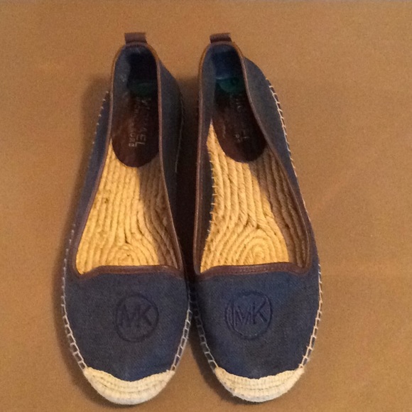 Michael Kors Shoes - Women’s Michael Kors canvas blue Flats size 8 MINT
